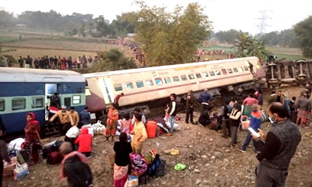 Bengal Train Crash: Goods Train Hits Kanchanjunga Express, Leaving 8 Dead and 25 Injured